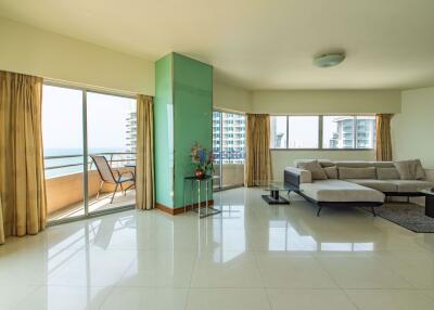 2 Bedrooms Condo in Markland North Pattaya C010650