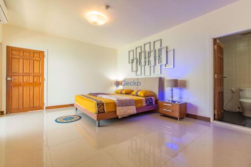 2 Bedrooms Condo in Markland North Pattaya C010650
