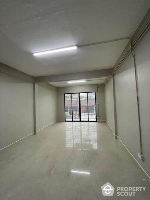 4-BR Townhouse near BTS Udom Suk