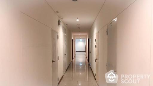 1-BR Condo at Villa Sathorn near BTS Krung Thon Buri