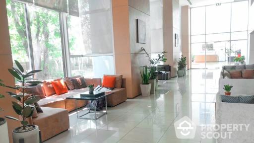 1-BR Condo at Villa Sathorn near BTS Krung Thon Buri