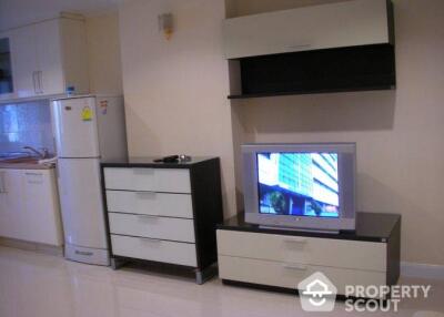 2-BR Condo at Sathorn Happy Land near BTS Chong Nonsi