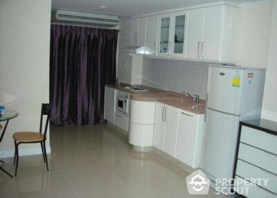 2-BR Condo at Sathorn Happy Land near BTS Chong Nonsi