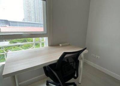 1-BR Condo at The Bangkok Sathorn near BTS Surasak