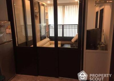 2-BR Condo at Sathorn House Condominium near BTS Surasak