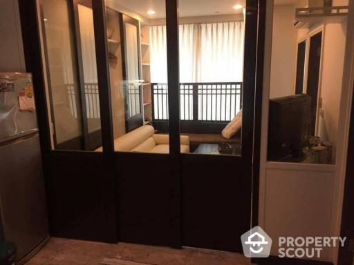 2-BR Condo at Sathorn House Condominium near BTS Surasak