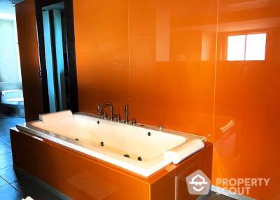 2-BR Condo at Residence Sukhumvit 65 near BTS Ekkamai (ID 20094)