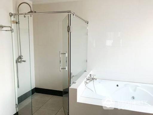 2-BR Condo at Residence Sukhumvit 65 near BTS Ekkamai (ID 20094)