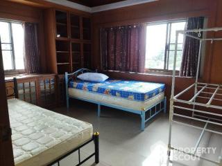 5-BR House near MRT Sutthisan