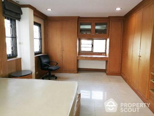 5-BR House near MRT Sutthisan