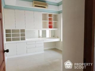 5-BR House near MRT Sutthisan