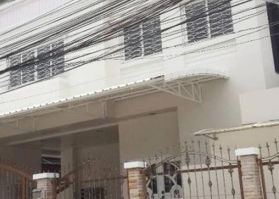 5-BR House near MRT Sutthisan