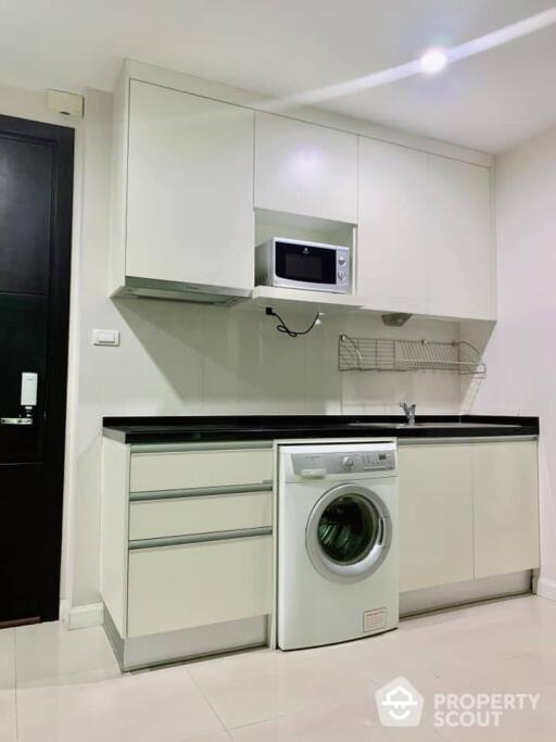 1-BR Condo at O2 Hip Condominium near BTS Phloen Chit