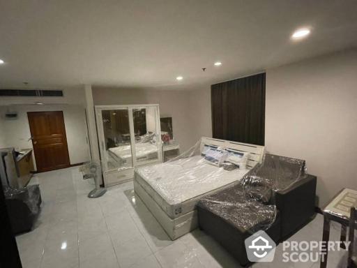 Studio Condo at Phayathai Place near BTS Phaya Thai