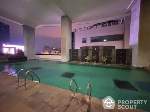 1-BR Condo at Modern Home Tower Condominium near MRT Wat Mangkon