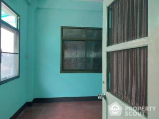 2-BR Townhouse near MRT Sanam Chai