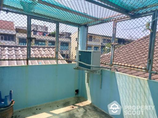 2-BR Townhouse near MRT Sanam Chai