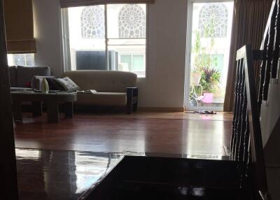 5-BR Townhouse near BTS Phrom Phong