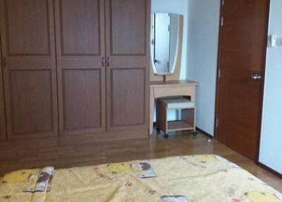 1-BR Condo at Villa Sathorn near BTS Krung Thon Buri