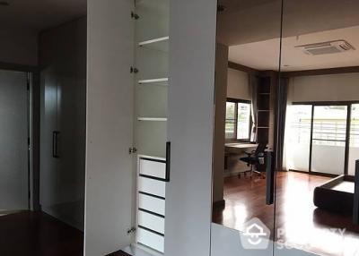 3-BR Apt. near BTS Phra Khanong (ID 18692)