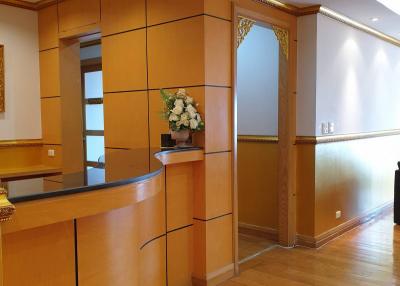 4-BR Condo at Nusa State Tower Condominium near BTS Saphan Taksin