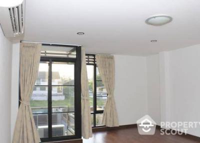 4-BR Townhouse near BTS Sanam Pao