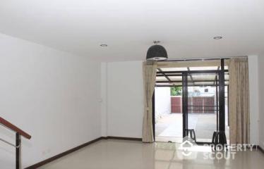 4-BR Townhouse near BTS Sanam Pao