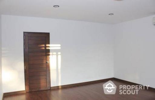 4-BR Townhouse near BTS Sanam Pao