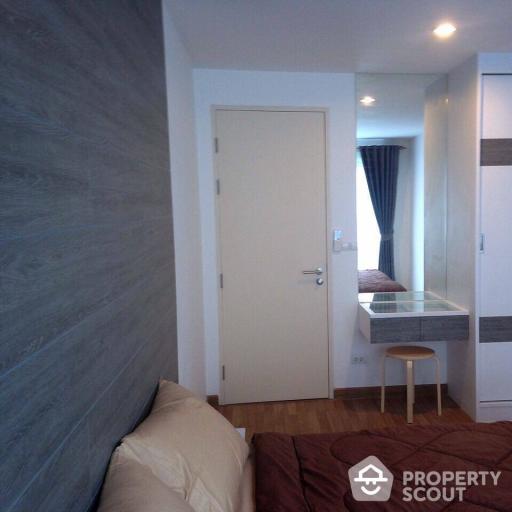 1-BR Condo near BTS Asok