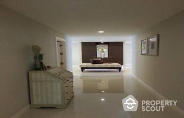 3-BR Condo close to Thong Lo