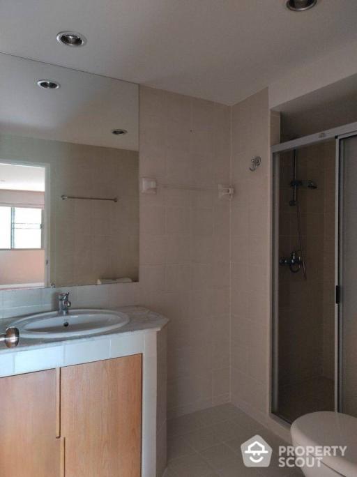 2-BR Condo at Polo Park Condominium near MRT Lumphini