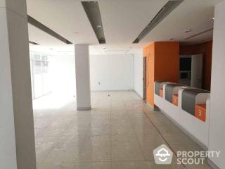 6-BR Townhouse near MRT Sam Yot