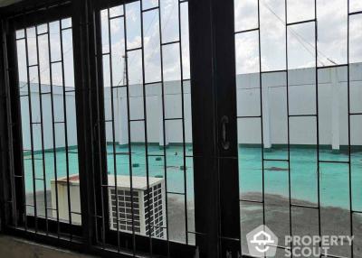 6-BR Townhouse near MRT Sam Yot