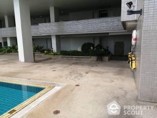 1-BR Condo near MRT Sutthisan