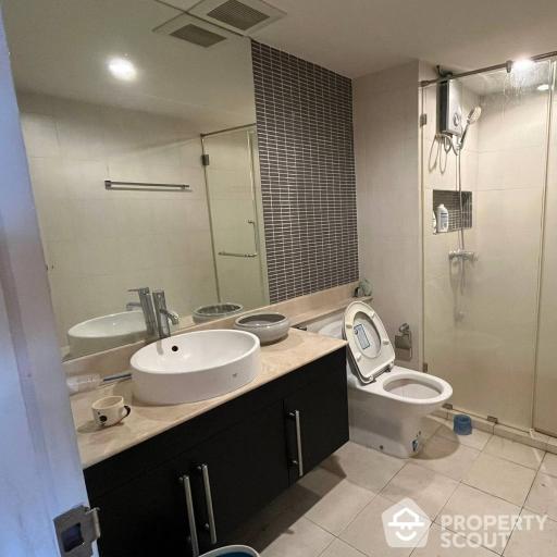 2-BR Condo at The Niche Sukhumvit 49 near MRT Phetchaburi