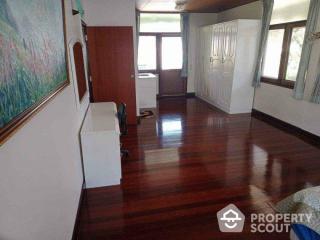 3-BR House near MRT Sanam Chai