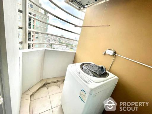 Studio Condo near BTS Surasak (ID 492471)