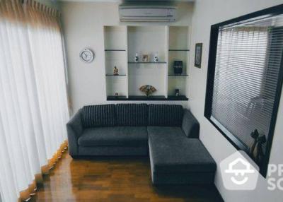 2-BR Condo near MRT Sutthisan