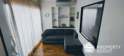 2-BR Condo near MRT Sutthisan