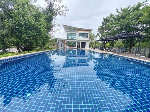 3 Bedrooms House in Patta Village East Pattaya H009594