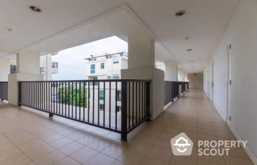 2-BR Condo near MRT Sutthisan (ID 424702)