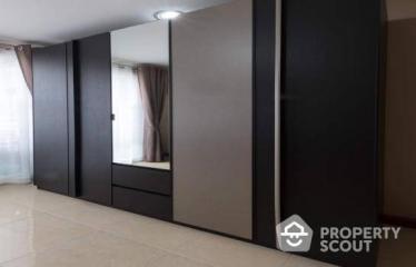 2-BR Condo near MRT Sutthisan (ID 424702)