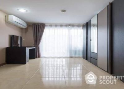 2-BR Condo near MRT Sutthisan (ID 424702)