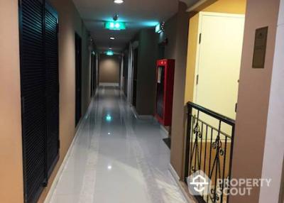 1-BR Condo at The Crest Phahonyothin 11 near BTS Ari (ID 424343)