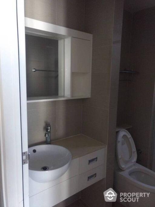 1-BR Condo near MRT Phra Ram 9 (ID 45447)