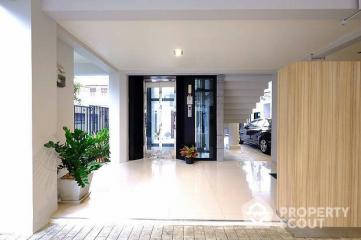 2-BR Apt. near ARL Ramkhamhaeng (ID 20346)