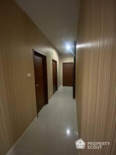 3-BR Condo at Sukhumvit City Resort Condominium near BTS Nana (ID 400599)