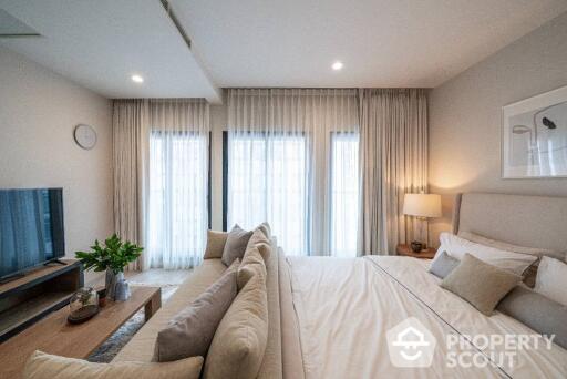 Studio Condo at Noble Ploenchit near BTS Phloen Chit