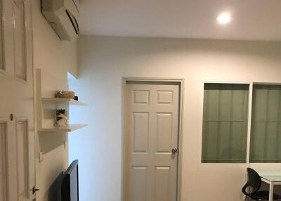 1-BR Condo at Life @ Sathorn 10 near BTS Chong Nonsi