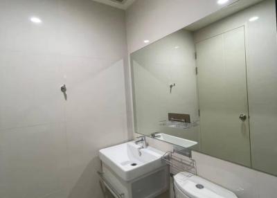 1-BR Condo at Life Asoke near ARL Makkasan